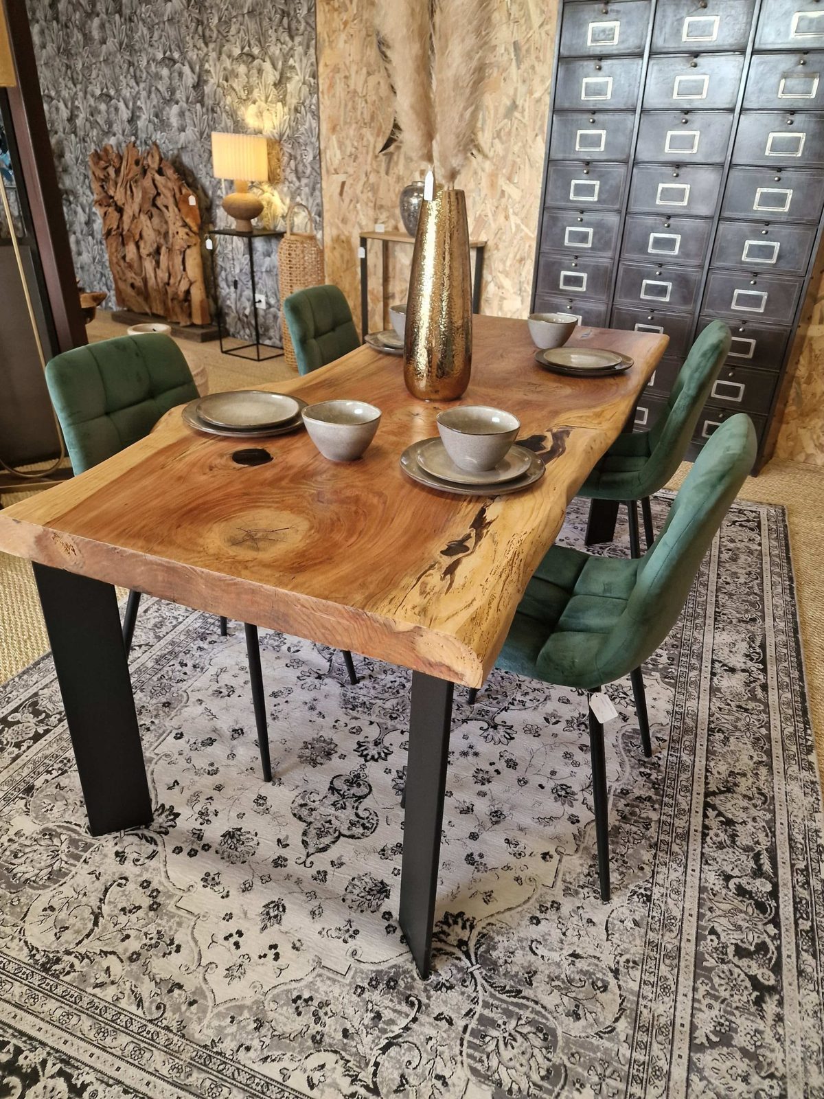 TABLE CEDRERA
