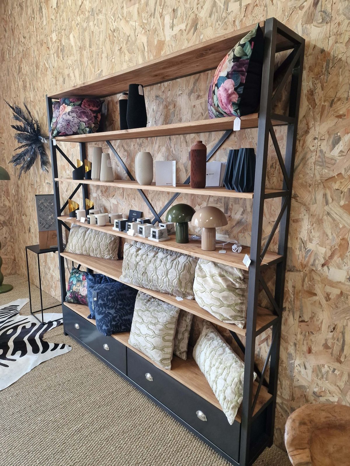 Showroom C Design — photo 12